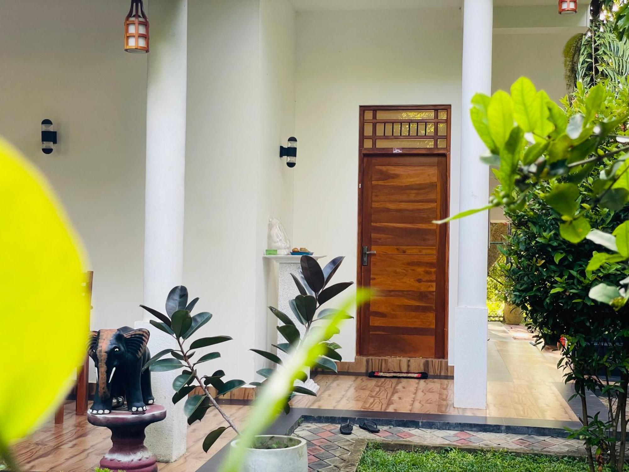 Yala Safari River View Hotel Tissamaharama Dış mekan fotoğraf
